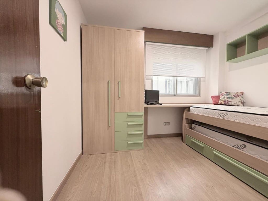 4 bedroom Apartment for sale in Vigo with garage - € 265,000 (Ref: 9920106)