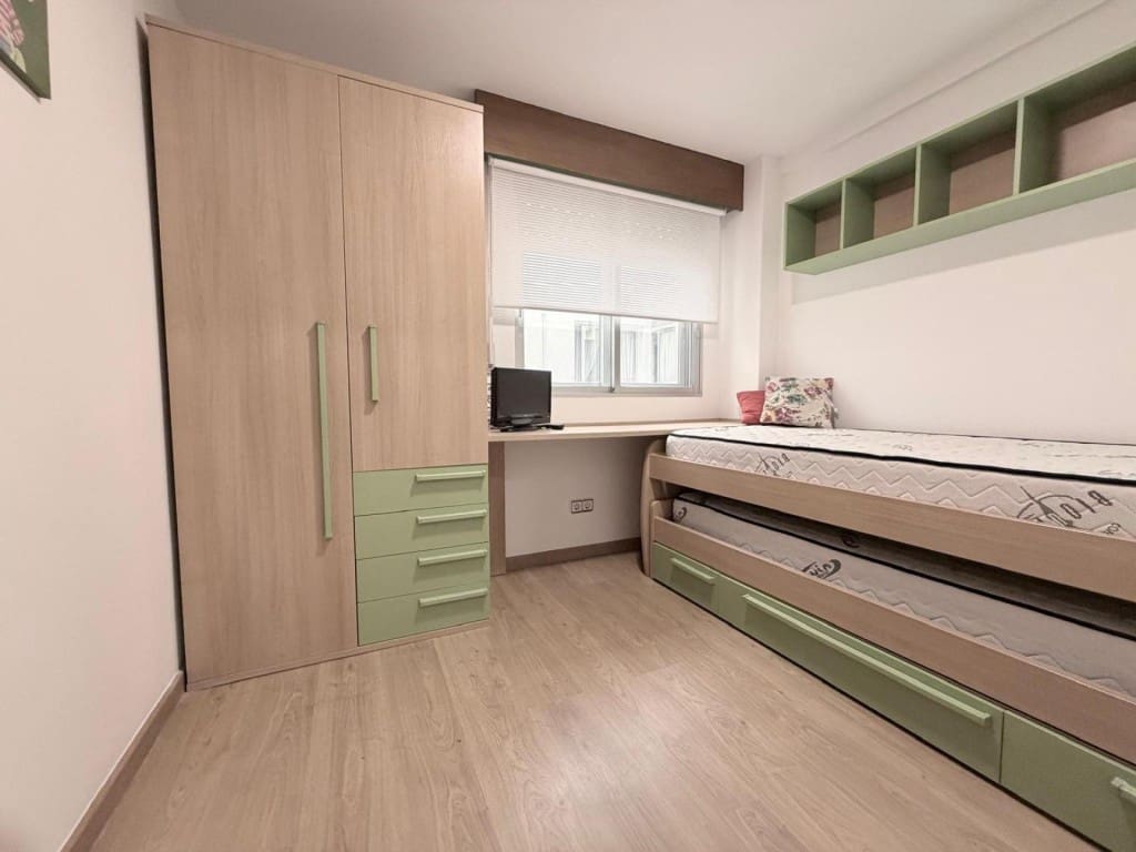 4 bedroom Apartment for sale in Vigo with garage - € 265,000 (Ref: 9920106)