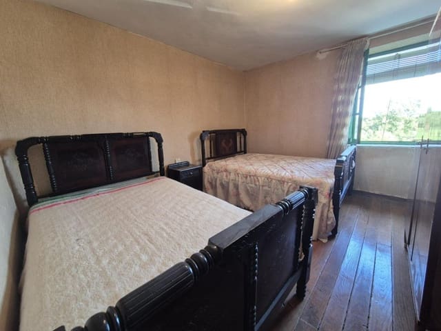 3 bedroom Finca/Country House for sale in Garrafe de Torío - € 75,000 (Ref: 9920107)