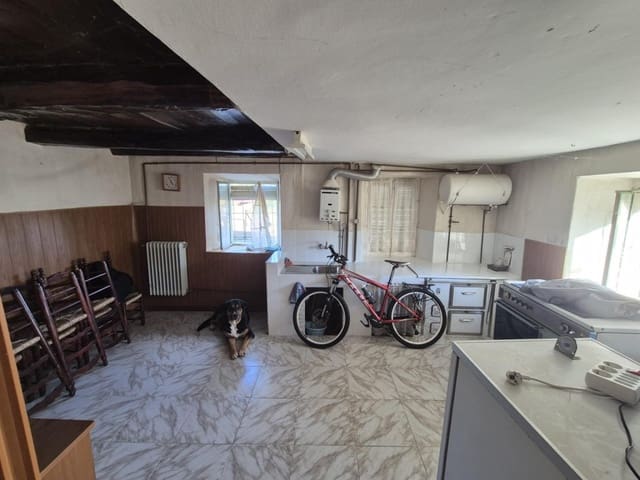 3 bedroom Finca/Country House for sale in Garrafe de Torío - € 75,000 (Ref: 9920107)