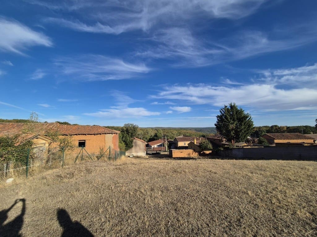 3 bedroom Finca/Country House for sale in Garrafe de Torio - € 75,000 (Ref: 9920107)