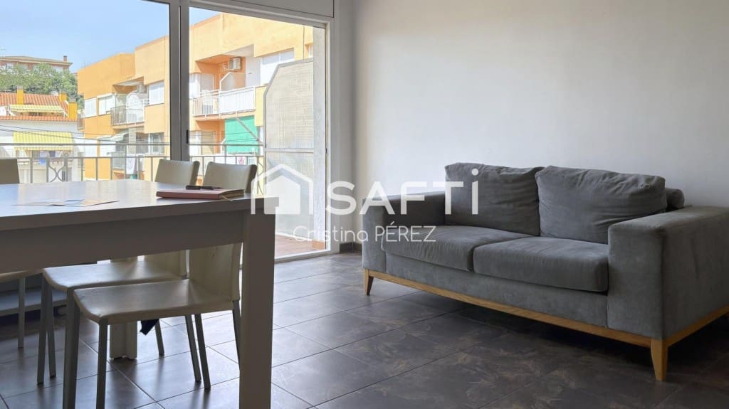 2 bedroom Apartment for sale in Blanes - € 145,000 (Ref: 9924305)