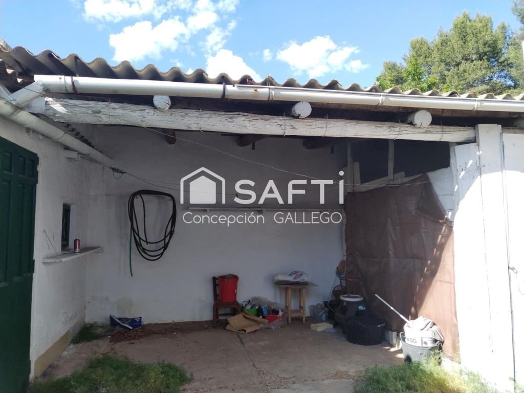 4 bedroom Villa for sale in Alcazar de San Juan - € 69,000 (Ref: 9924306)