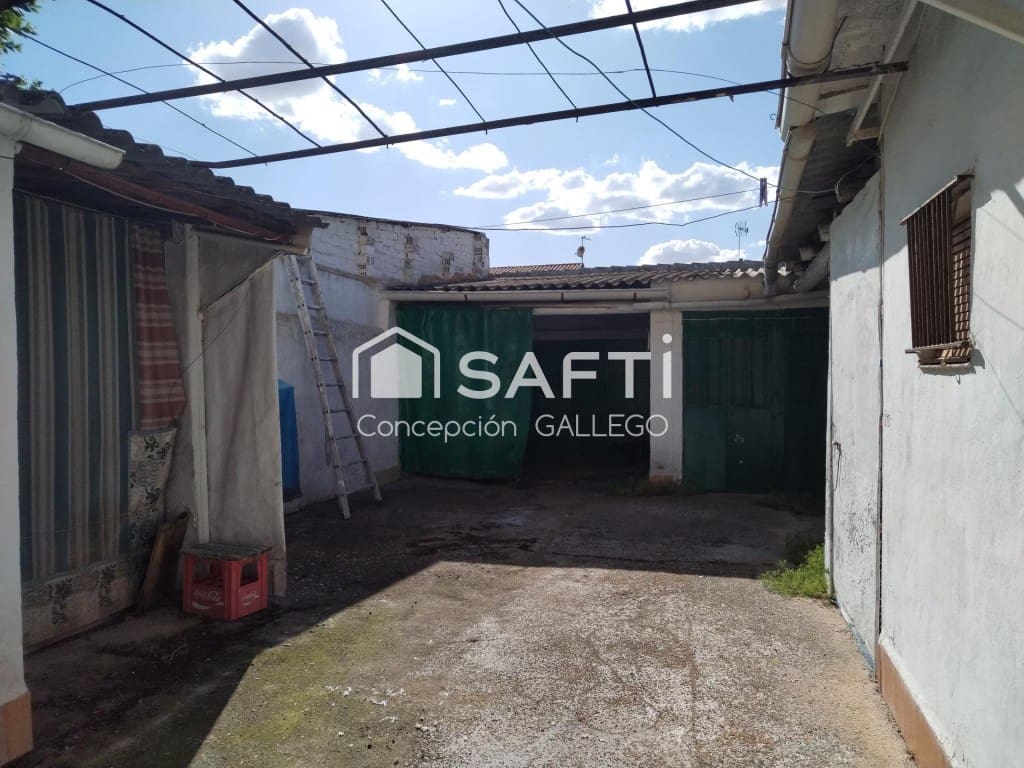 4 bedroom Villa for sale in Alcazar de San Juan - € 69,000 (Ref: 9924306)