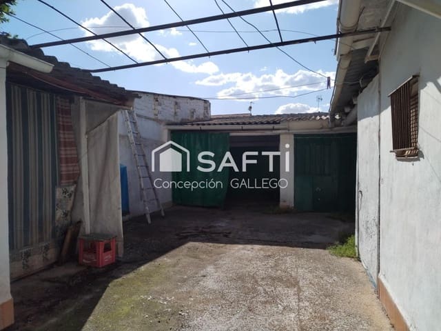 4 bedroom Villa for sale in Alcázar de San Juan - € 69,000 (Ref: 9924306)
