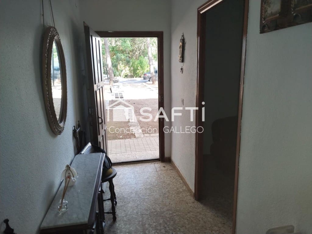 4 bedroom Villa for sale in Alcazar de San Juan - € 69,000 (Ref: 9924306)