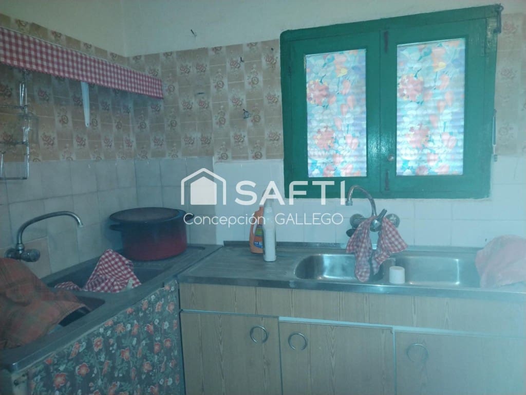 4 bedroom Villa for sale in Alcazar de San Juan - € 69,000 (Ref: 9924306)