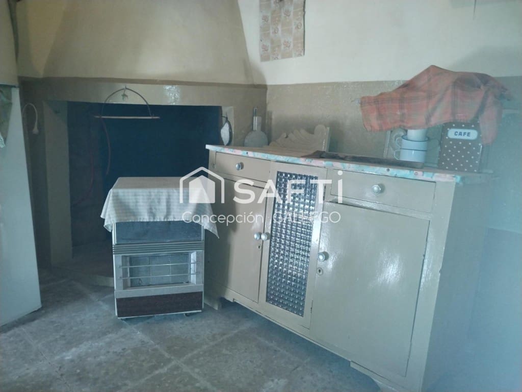 4 bedroom Villa for sale in Alcazar de San Juan - € 69,000 (Ref: 9924306)