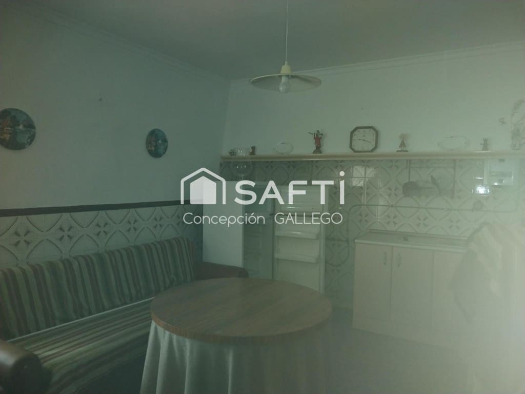 4 bedroom Villa for sale in Alcazar de San Juan - € 69,000 (Ref: 9924306)