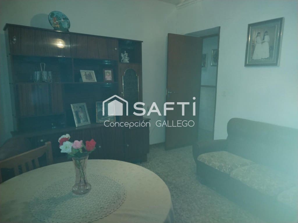 4 bedroom Villa for sale in Alcazar de San Juan - € 69,000 (Ref: 9924306)