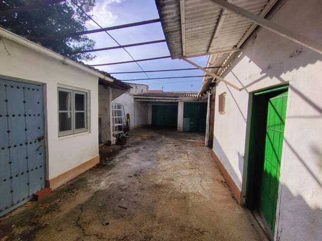 4 slaapkamer Rijtjeshuis te koop in Alcázar de San Juan met garage - € 69.000 (Ref: 9924306)