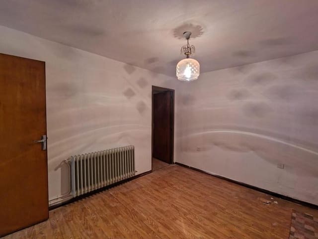 4 slaapkamer Rijtjeshuis te koop in Alcázar de San Juan met garage - € 69.000 (Ref: 9924306)