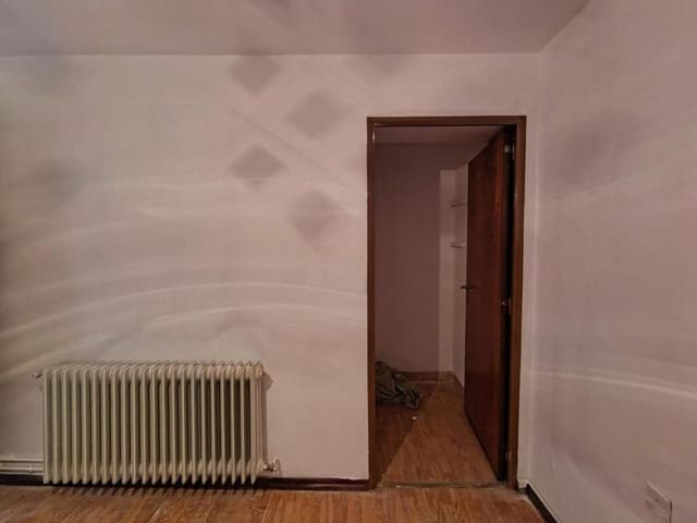 4 slaapkamer Rijtjeshuis te koop in Alcázar de San Juan met garage - € 69.000 (Ref: 9924306)