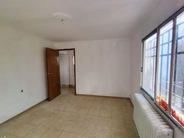 4 slaapkamer Rijtjeshuis te koop in Alcázar de San Juan met garage - € 69.000 (Ref: 9924306)