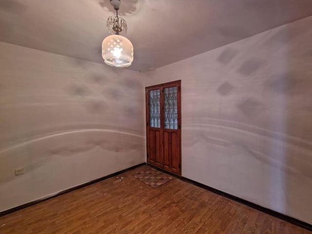 4 slaapkamer Rijtjeshuis te koop in Alcázar de San Juan met garage - € 69.000 (Ref: 9924306)