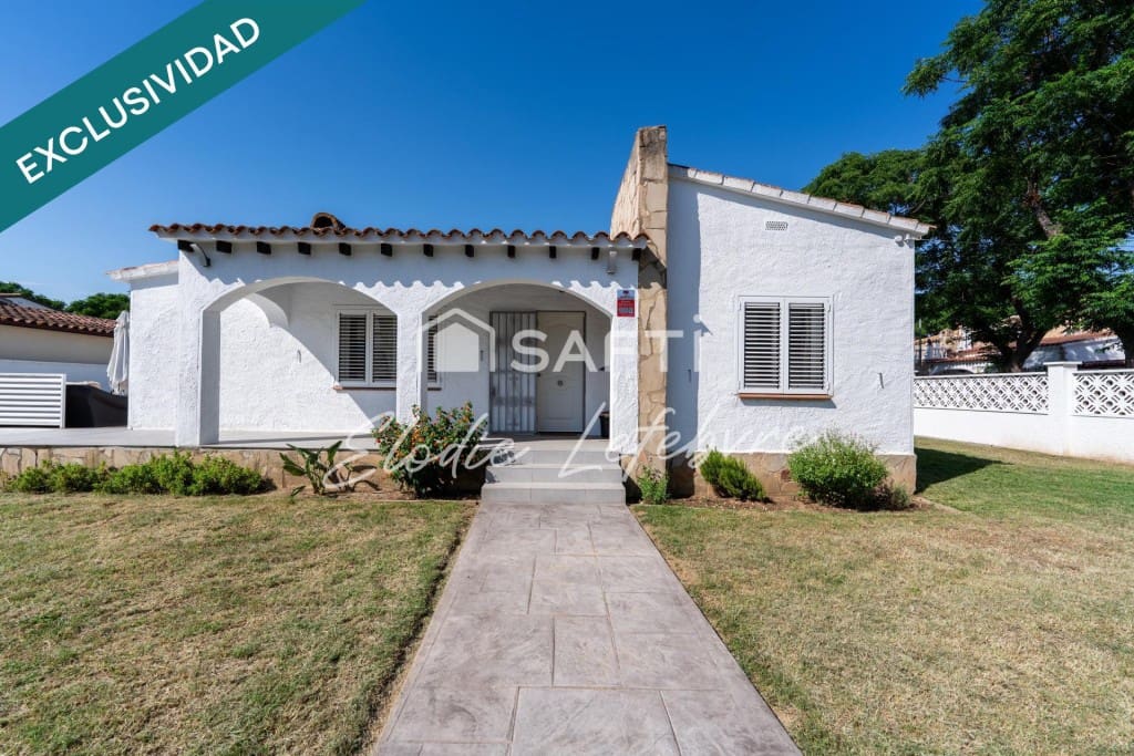 3 bedroom Villa for sale in Empuriabrava - € 429,000 (Ref: 9927055)