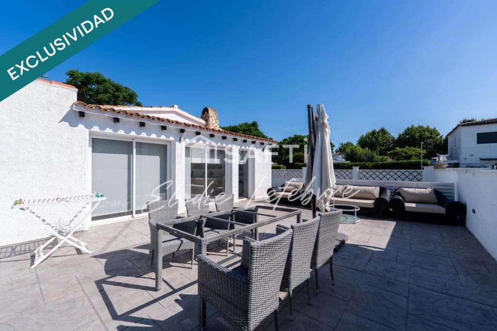 3 bedroom Villa for sale in Empuriabrava - € 429,000 (Ref: 9927055)