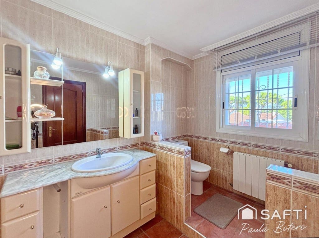 5 Zimmer Villa zu verkaufen in Sant Pere de Ribes mit Pool - 595.000 € (Ref: 9927059)