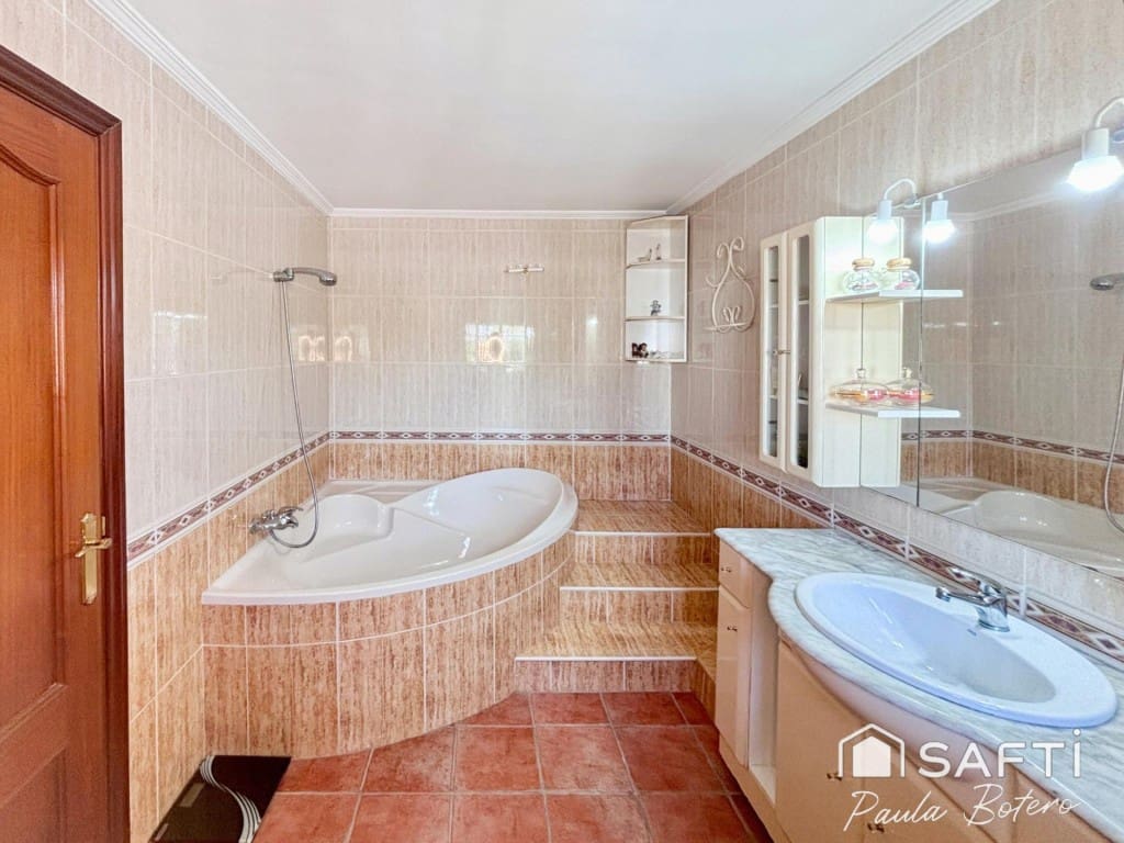 5 Zimmer Villa zu verkaufen in Sant Pere de Ribes mit Pool - 595.000 € (Ref: 9927059)