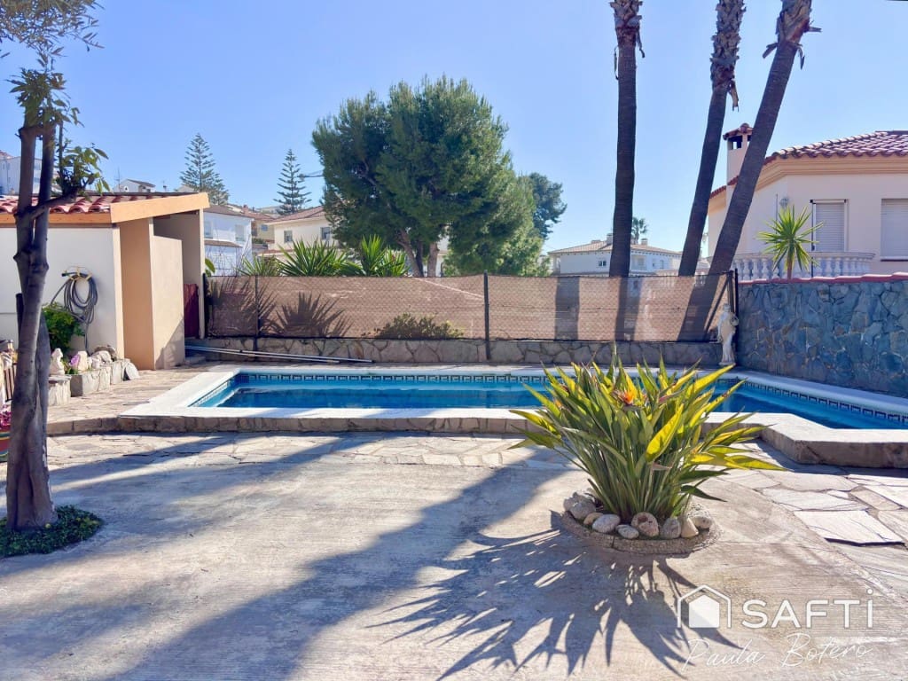 5 Zimmer Villa zu verkaufen in Sant Pere de Ribes mit Pool - 595.000 € (Ref: 9927059)