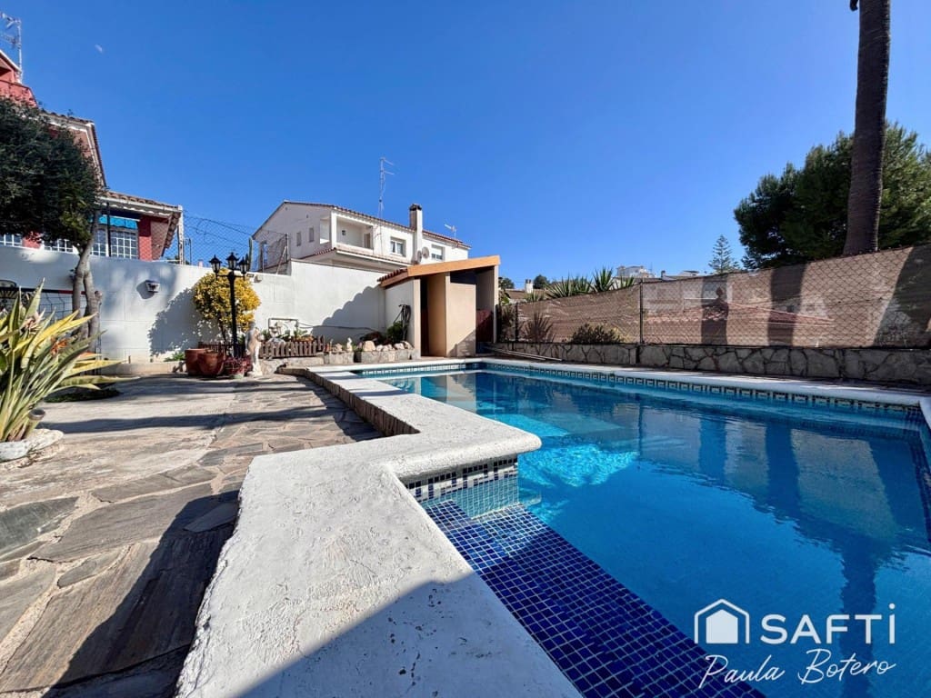 5 Zimmer Villa zu verkaufen in Sant Pere de Ribes mit Pool - 595.000 € (Ref: 9927059)