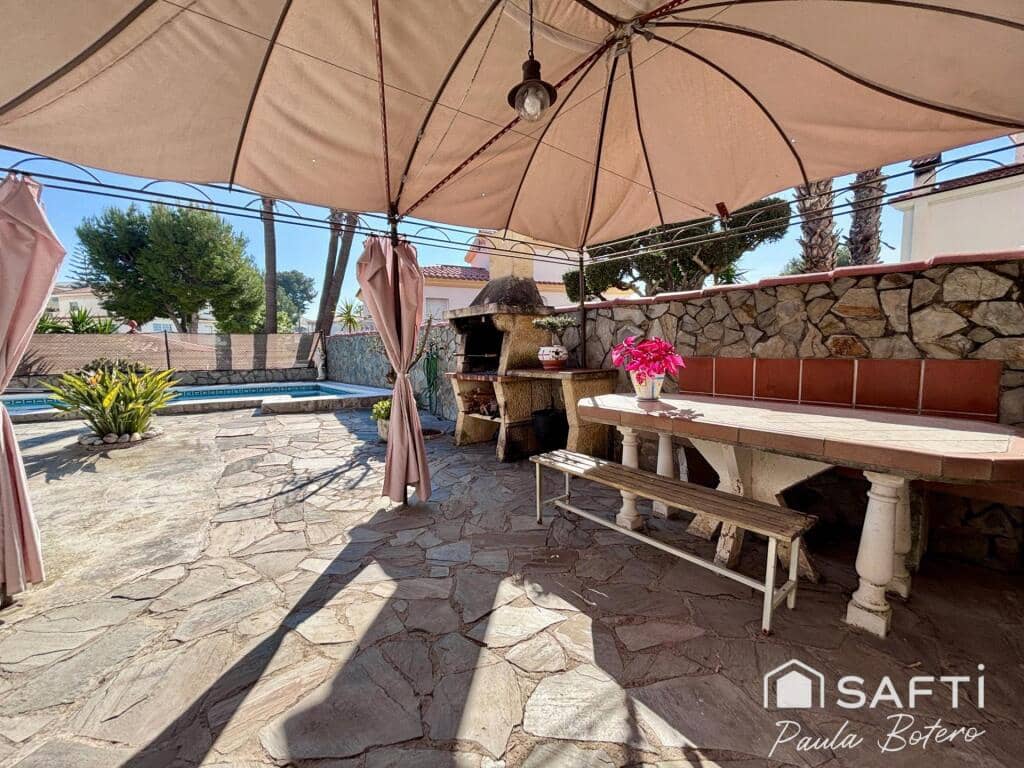 5 bedroom Villa for sale in Sant Pere de Ribes with pool - € 595,000 (Ref: 9927059)