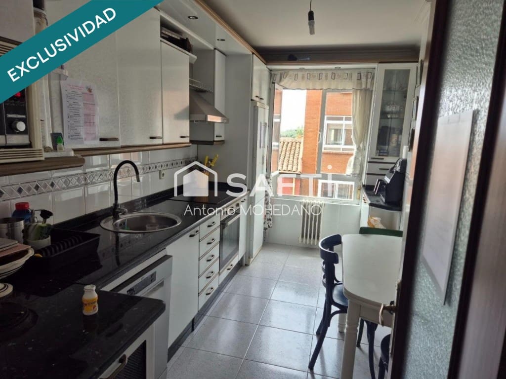 3 bedroom Apartment for sale in San Andres del Rabanedo - € 135,000 (Ref: 9927060)