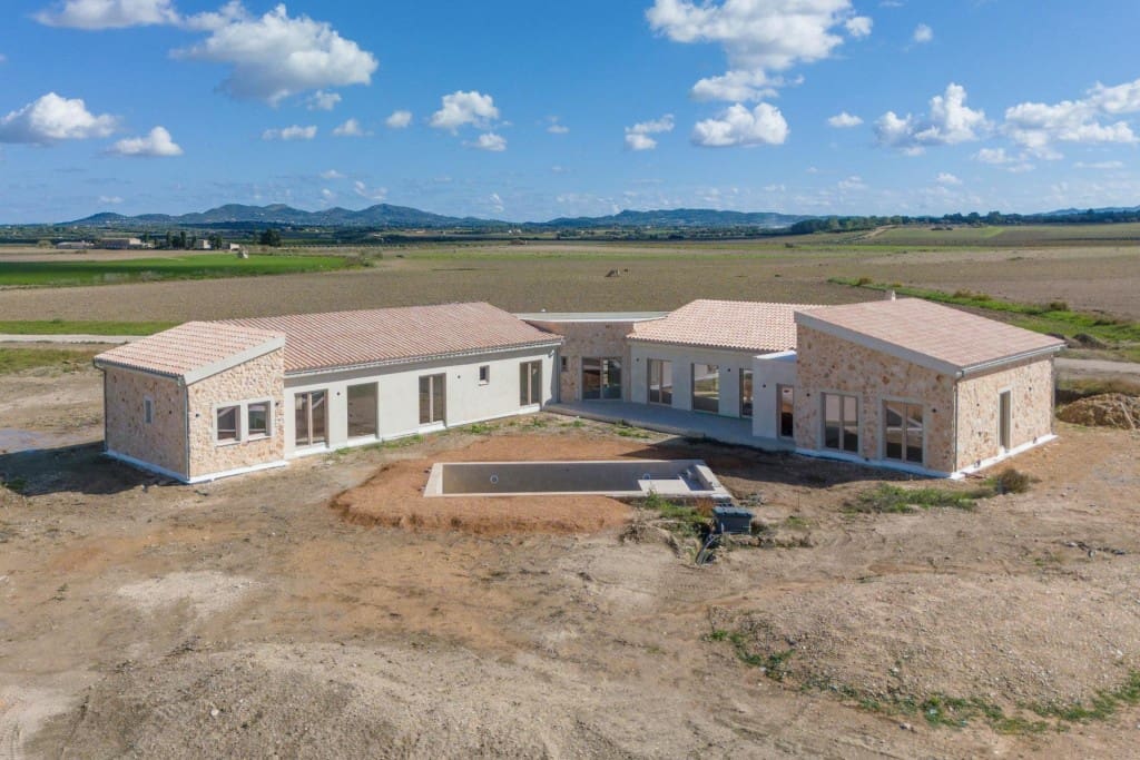 4 bedroom Villa for sale in Vilafranca de Bonany with pool - € 1,795,000 (Ref: 9929056)