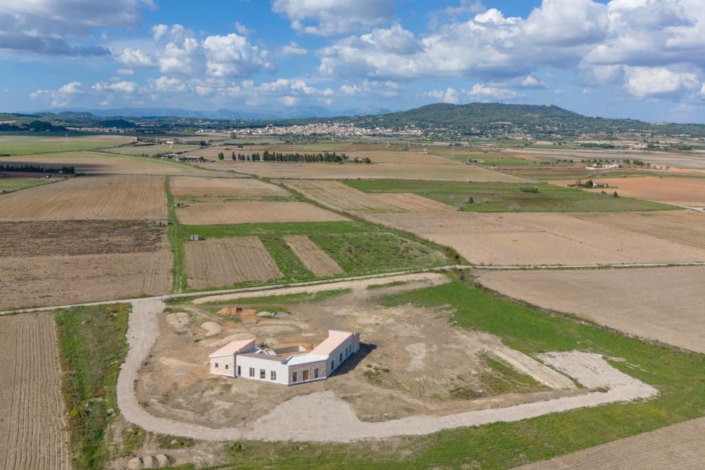 4 bedroom Villa for sale in Vilafranca de Bonany with pool - € 1,795,000 (Ref: 9929056)