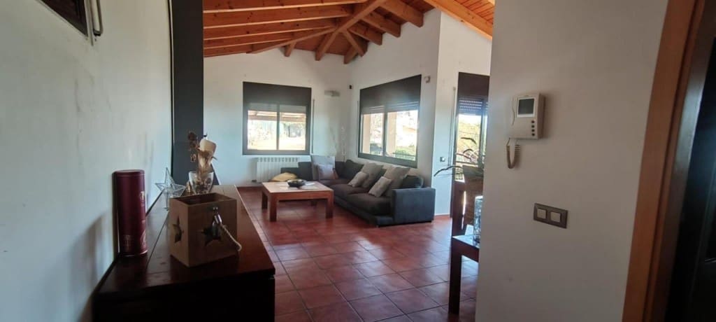 4 bedroom Villa for sale in Segur de Calafell with pool - € 420,000 (Ref: 9929058)