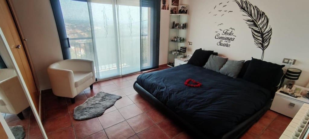 4 bedroom Villa for sale in Segur de Calafell with pool - € 420,000 (Ref: 9929058)
