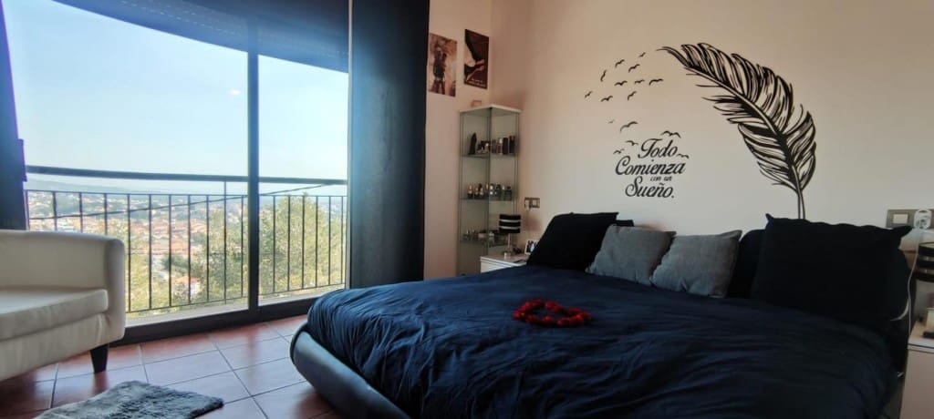 4 bedroom Villa for sale in Segur de Calafell with pool - € 420,000 (Ref: 9929058)