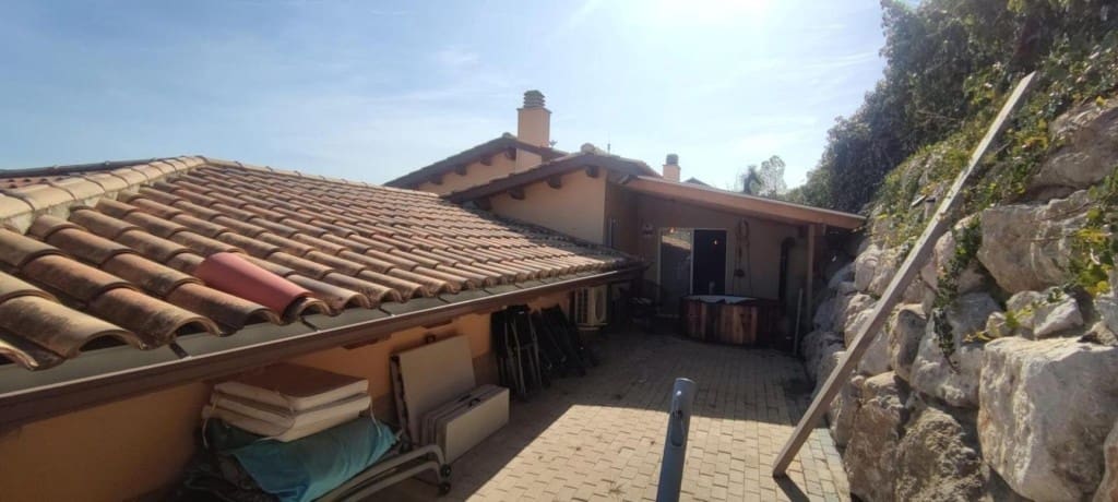 4 bedroom Villa for sale in Segur de Calafell with pool - € 420,000 (Ref: 9929058)
