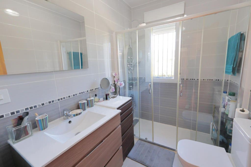 5 bedroom Villa for sale in Priaranza del Bierzo - € 250,000 (Ref: 9929061)