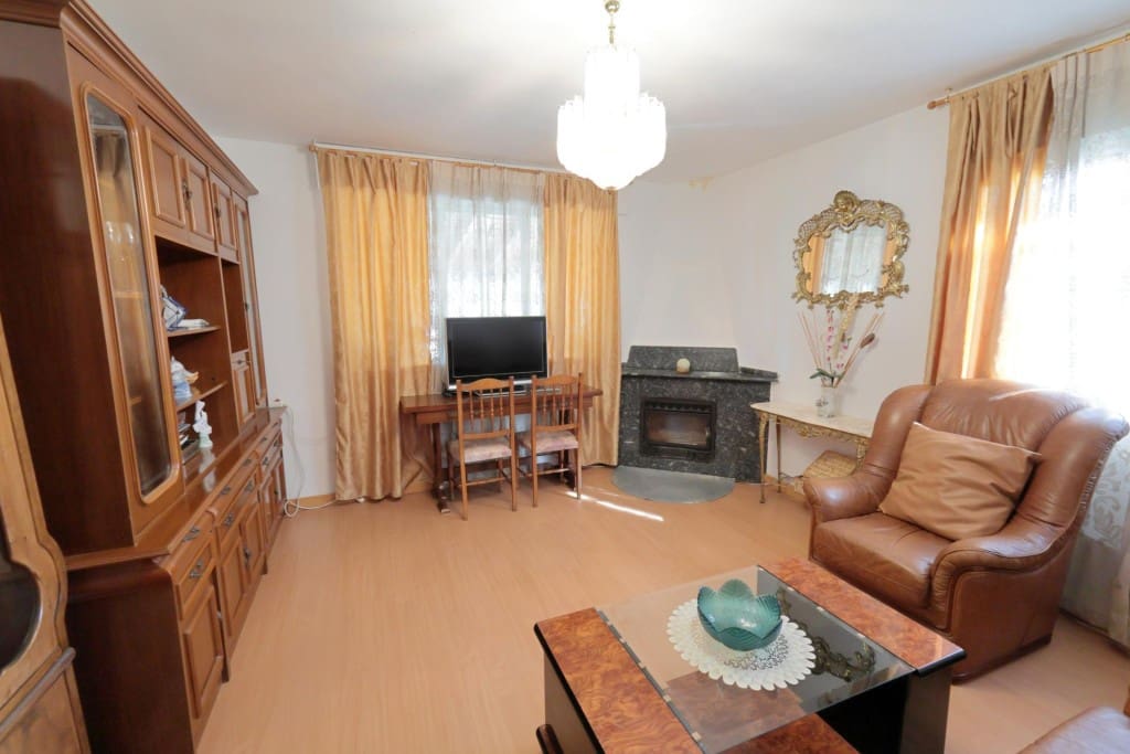 5 bedroom Villa for sale in Priaranza del Bierzo - € 250,000 (Ref: 9929061)
