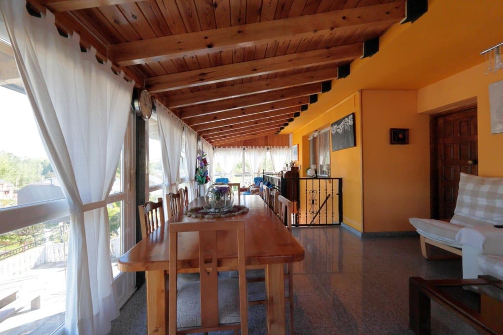 5 bedroom Villa for sale in Priaranza del Bierzo - € 250,000 (Ref: 9929061)