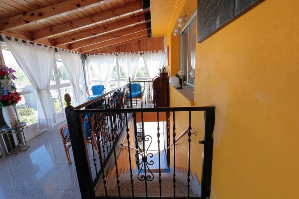 5 bedroom Villa for sale in Priaranza del Bierzo - € 250,000 (Ref: 9929061)
