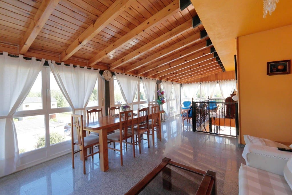 5 bedroom Villa for sale in Priaranza del Bierzo - € 250,000 (Ref: 9929061)