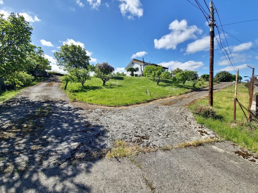 5 bedroom Villa for sale in Priaranza del Bierzo - € 250,000 (Ref: 9929061)