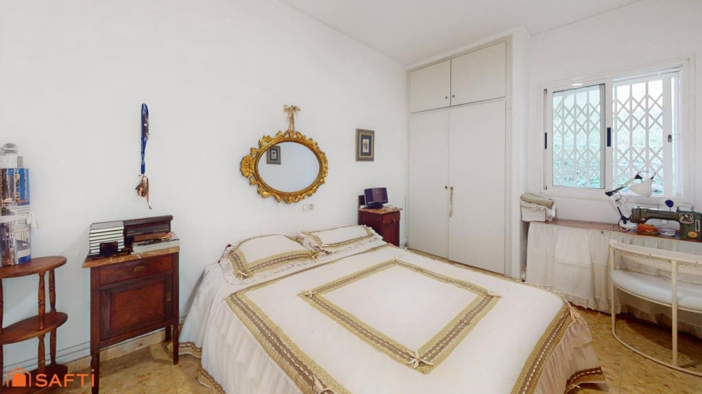 4 bedroom Villa for sale in Girona city with pool garage - € 890,000 (Ref: 9933753)