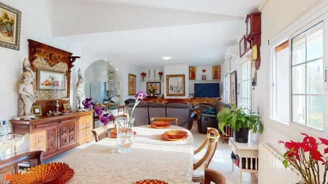 4 soverom Villa til salgs i Girona by med svømmebasseng garasje - € 890 000 (Ref: 9933753)