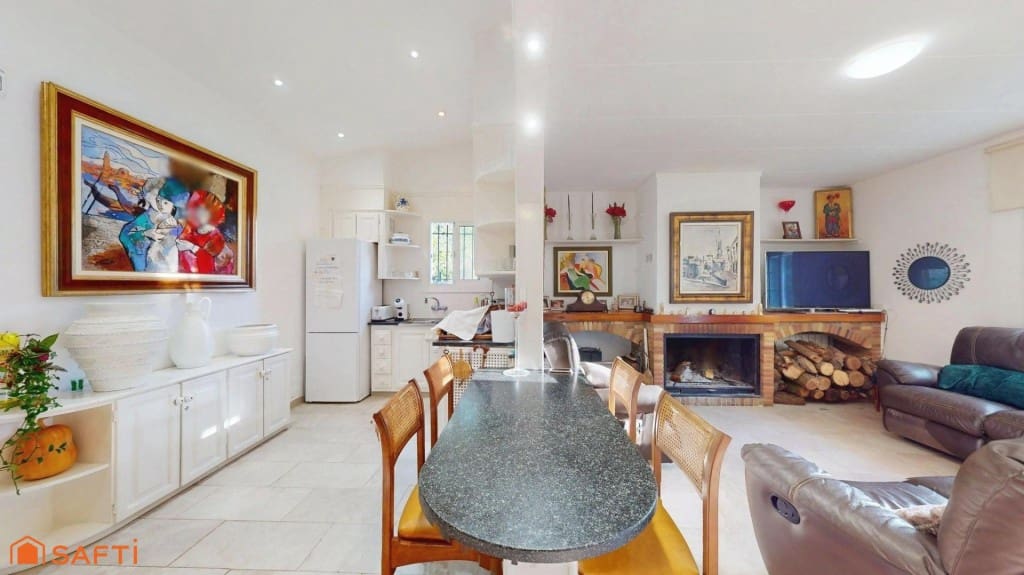 4 bedroom Villa for sale in Girona city with pool garage - € 890,000 (Ref: 9933753)