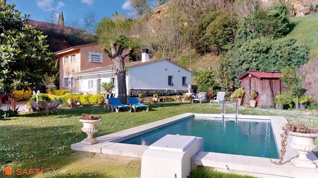 4 bedroom Villa for sale in Girona city with pool garage - € 890,000 (Ref: 9933753)