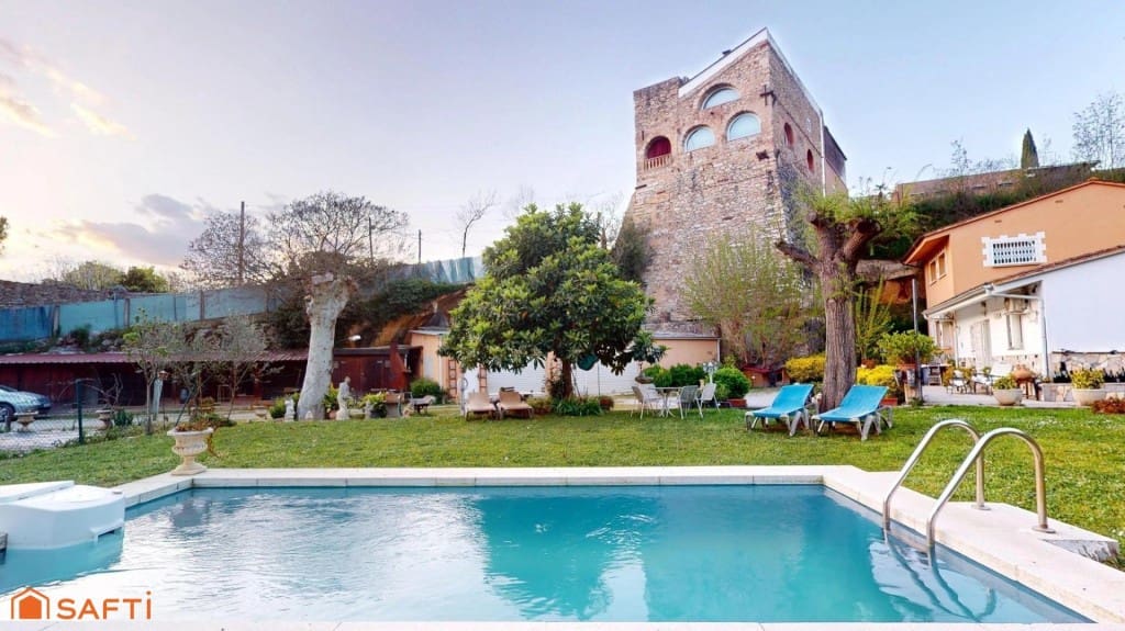4 bedroom Villa for sale in Girona city with pool garage - € 890,000 (Ref: 9933753)