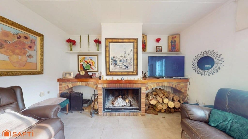 4 bedroom Villa for sale in Girona city with pool garage - € 890,000 (Ref: 9933753)
