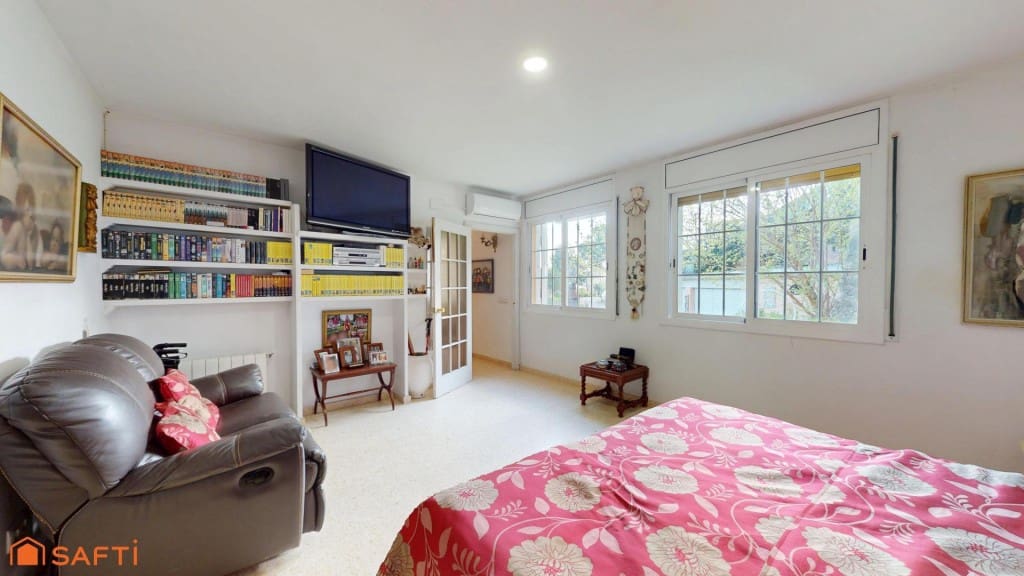 4 bedroom Villa for sale in Girona city with pool garage - € 890,000 (Ref: 9933753)
