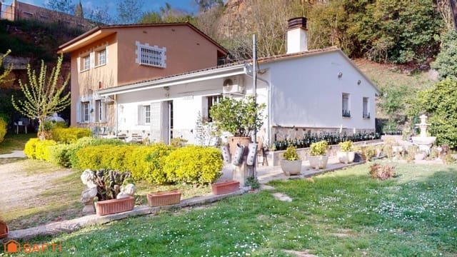 4 soverom Villa til salgs i Girona by med svømmebasseng garasje - € 890 000 (Ref: 9933753)