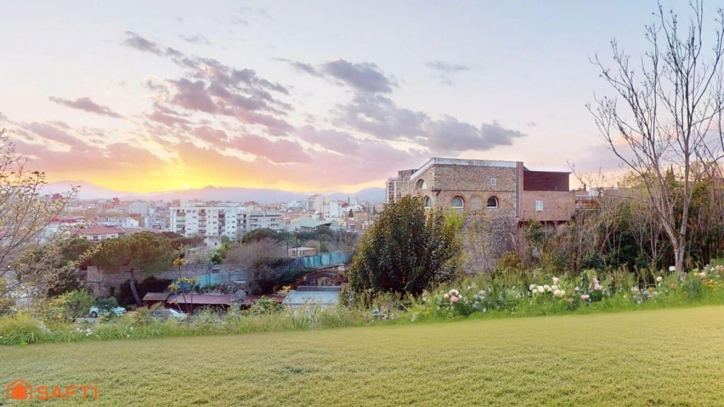 4 bedroom Villa for sale in Girona city with pool garage - € 890,000 (Ref: 9933753)