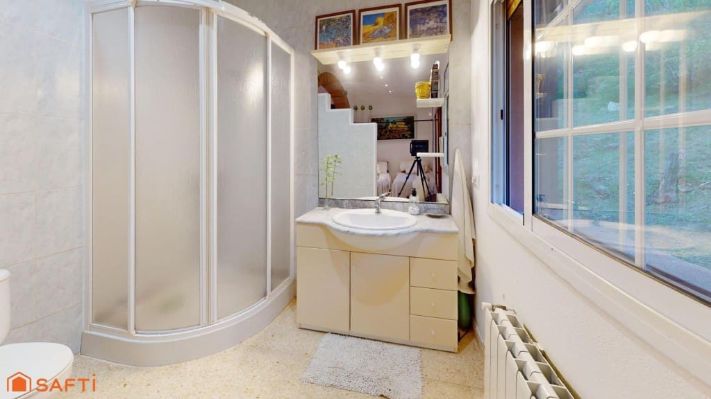 4 bedroom Villa for sale in Girona city with pool garage - € 890,000 (Ref: 9933753)