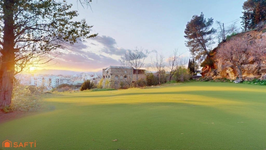 4 bedroom Villa for sale in Girona city with pool garage - € 890,000 (Ref: 9933753)